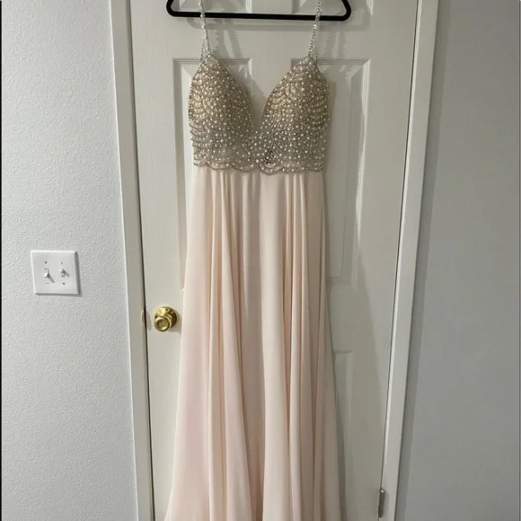 Windsor Formal Pearl Chiffon Dress - Picture 2 of 10